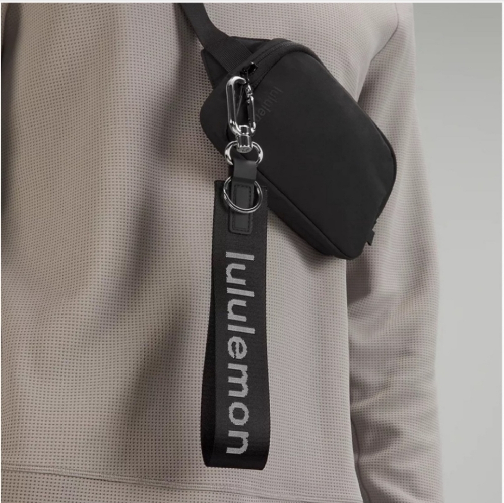 Lululemon Never Lost Keychain NWOT *Blk/